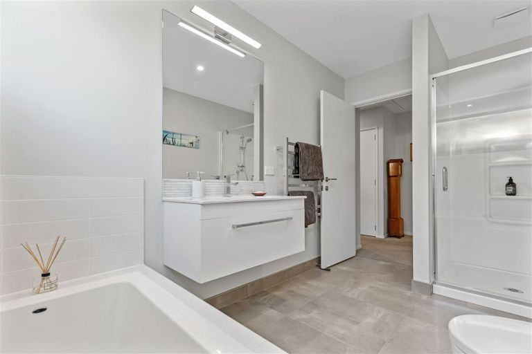 Photo of property in 70 Coast Boulevard, Papamoa Beach, Papamoa, 3118