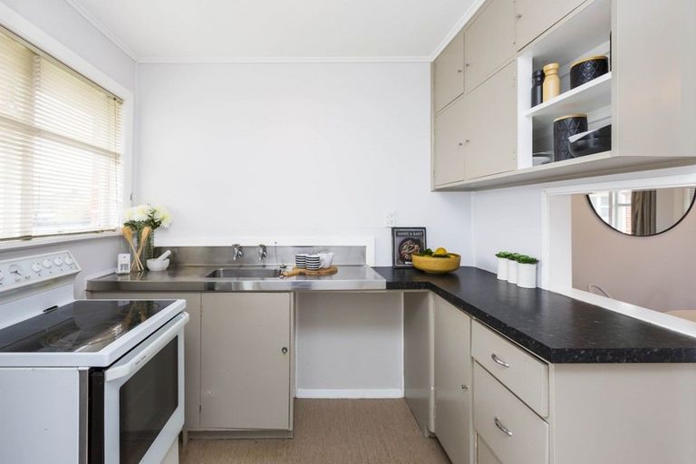 Photo of property in 2/29 Hillside Drive, Maoribank, Upper Hutt, 5018