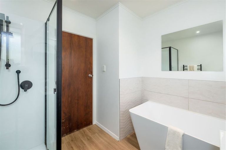 Photo of property in 6 Oldham Crescent, Halswell, Christchurch, 8025