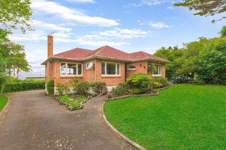 Photo of property in 141 Glenfield Road, Hillcrest, Auckland, 0626