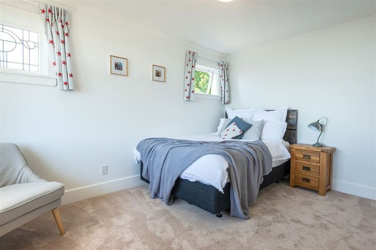 Photo of property in 108 Moncks Spur Road, Redcliffs, Christchurch, 8081