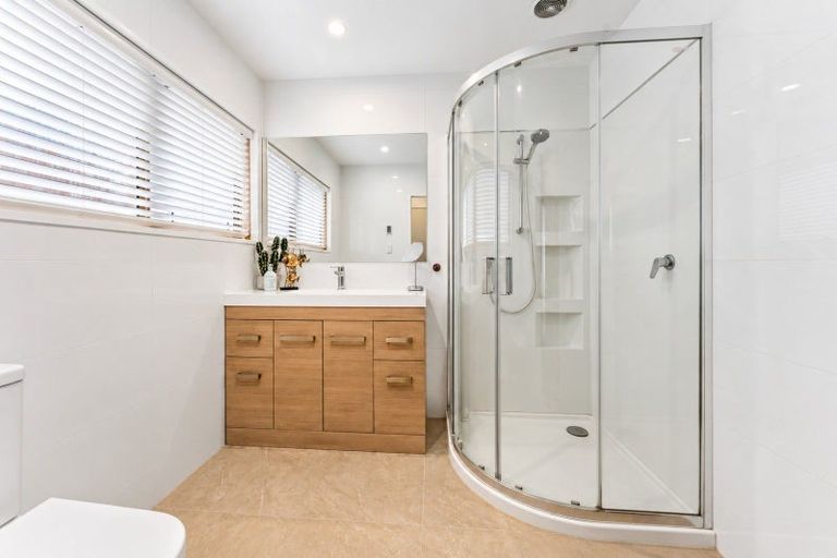 Photo of property in 6 Durness Place, Red Beach, 0932