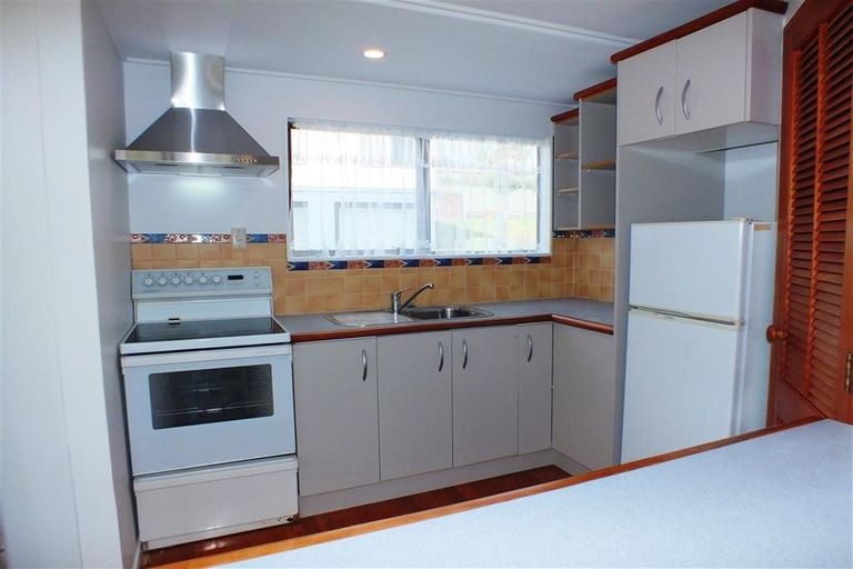 Photo of property in 2/43 Pacific Parade, Army Bay, Whangaparaoa, 0930