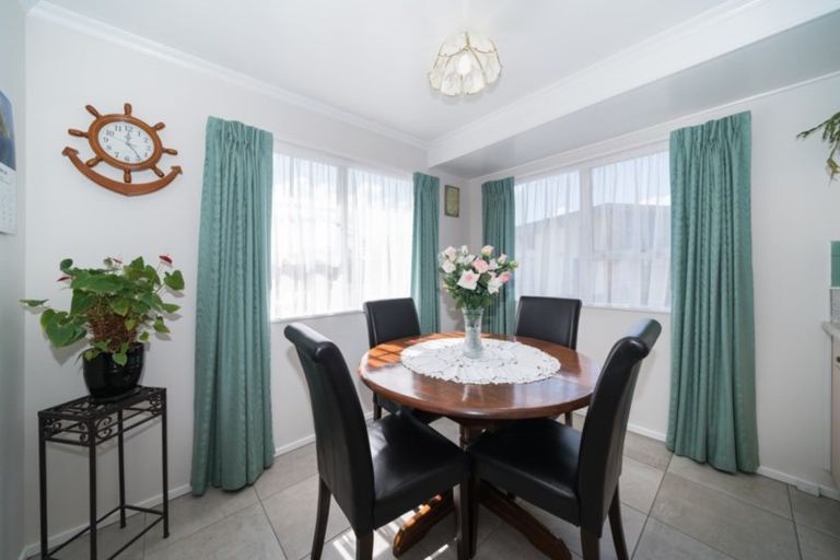 Photo of property in 66 Hillcrest Drive, Kelvin Grove, Palmerston North, 4414