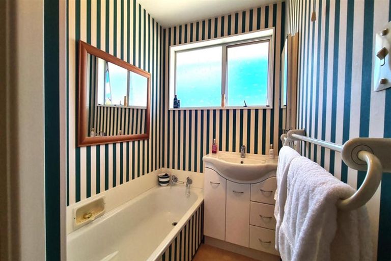 Photo of property in 2/8 Camrose Place, Ilam, Christchurch, 8041