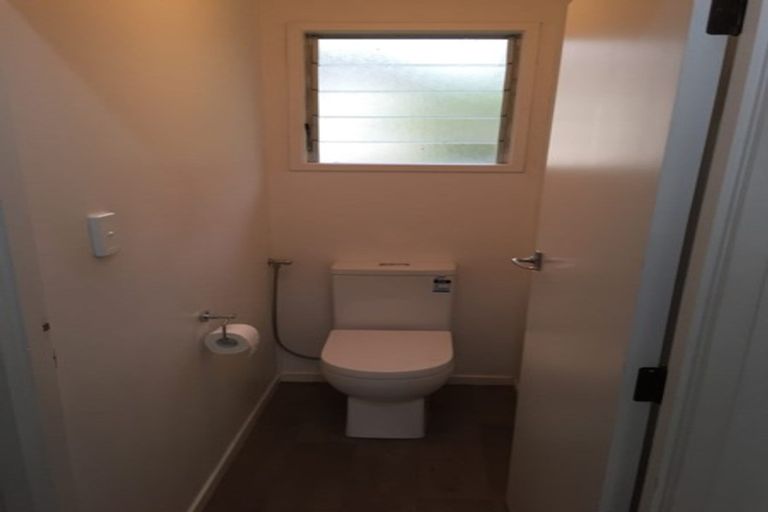 Photo of property in 38 Neal Avenue, Glenfield, Auckland, 0629