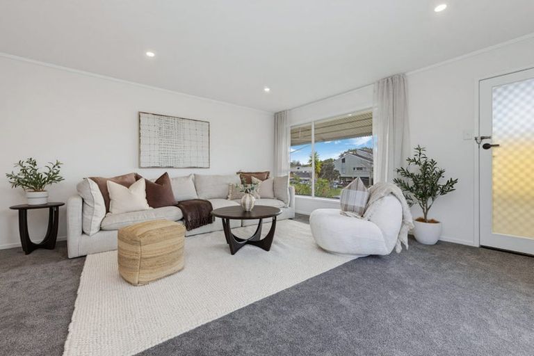 Photo of property in 2/33 Butterworth Drive, Glendene, Auckland, 0602