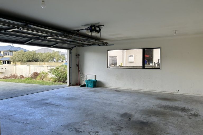 Photo of property in 12 Waterhouse Drive, Brooklyn, Wellington, 6021