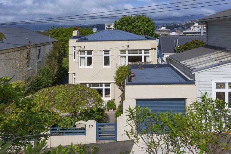 Photo of property in 19 Grant Road, Thorndon, Wellington, 6011