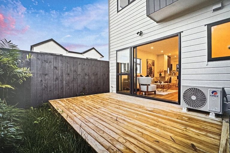 Photo of property in 6/81 Vodanovich Road, Te Atatu South, Auckland, 0610