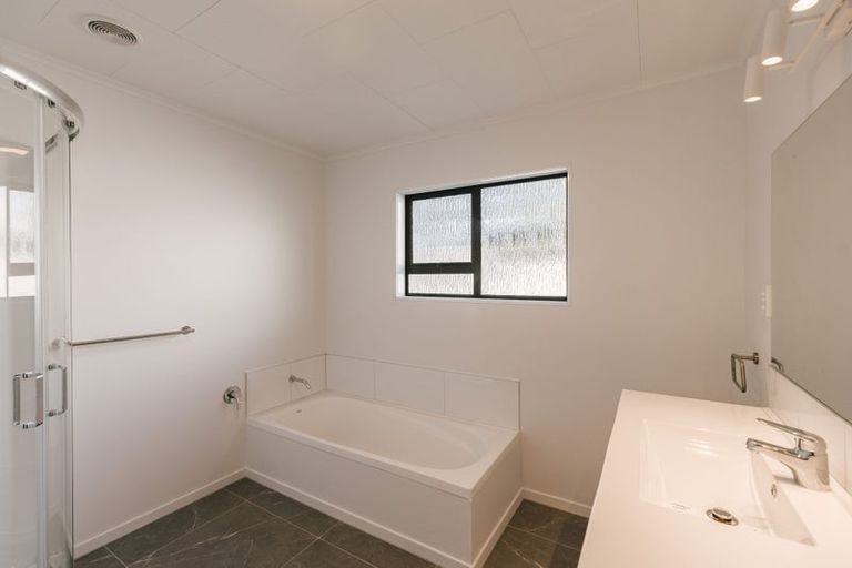 Photo of property in 2 Cypress Way, Levin, 5510