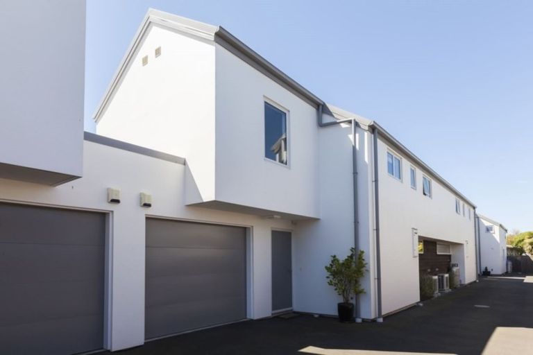 Photo of property in 2/10 Stoneyhurst Street, St Albans, Christchurch, 8014