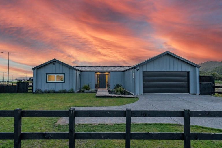 Photo of property in 2 Seven Oaks Drive, Kinloch, Taupo, 3377