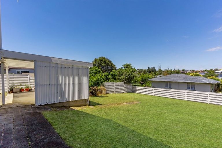 Photo of property in 25 Advene Road, Cockle Bay, Auckland, 2014