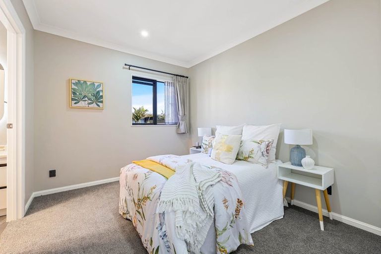 Photo of property in 41 Compass Way, Half Moon Bay, Auckland, 2012