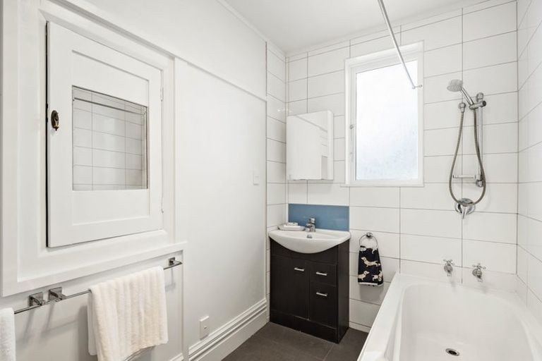 Photo of property in 103 Derwent Street, Island Bay, Wellington, 6023