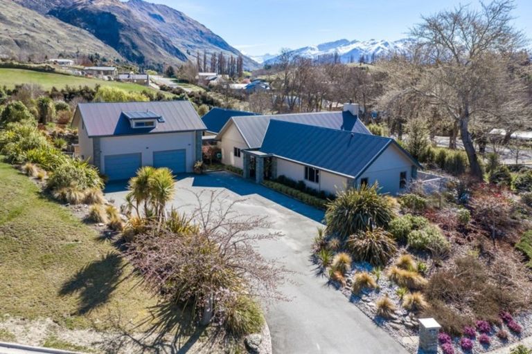 Photo of property in 5 Hollyhock Lane, Wanaka, 9305