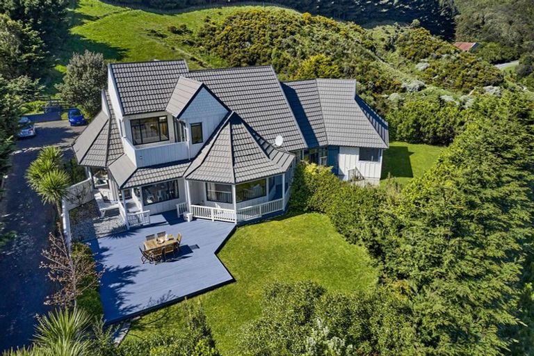 Photo of property in 25 Rangatira Road, Tawa, Wellington, 5028