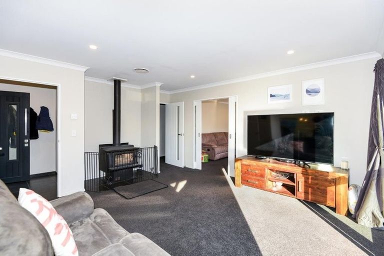 Photo of property in 6 Dundee Close, Darfield, 7510