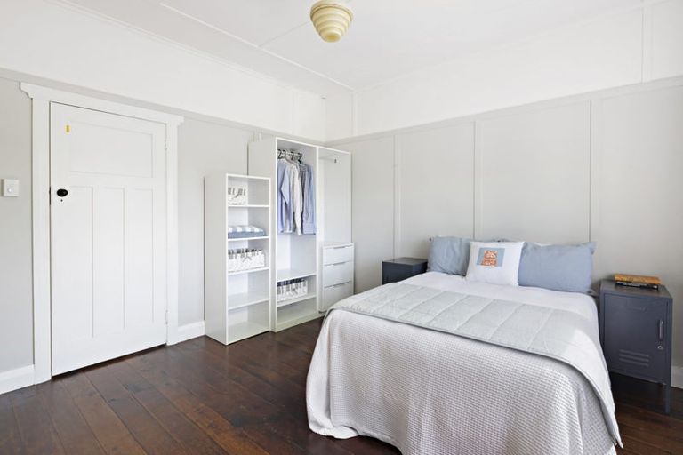 Photo of property in 32 Mills Road, Brooklyn, Wellington, 6021