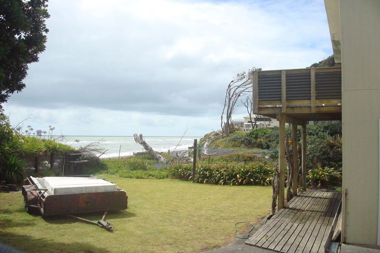 Photo of property in 12 Point Road, Mokau, 4376