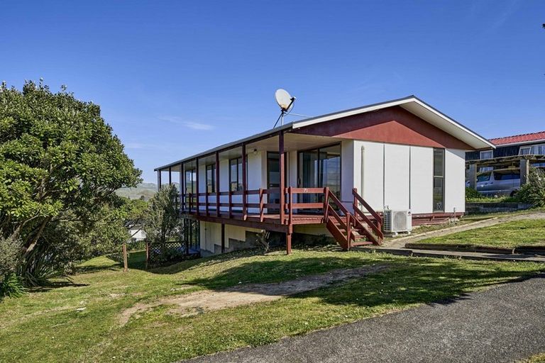 Photo of property in 71 Conclusion Street, Ascot Park, Porirua, 5024