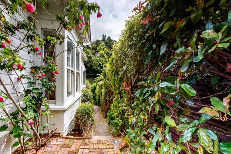 Photo of property in 145 Glenmore Street, Kelburn, Wellington, 6012