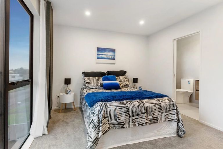 Photo of property in 64a Rosewarne Crescent, Glendene, Auckland, 0602