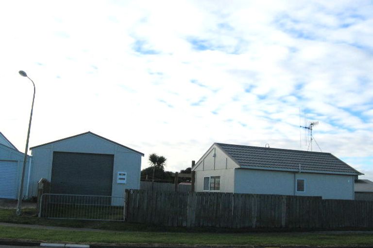 Photo of property in 8 Karaka Street, Otaki Beach, Otaki, 5512