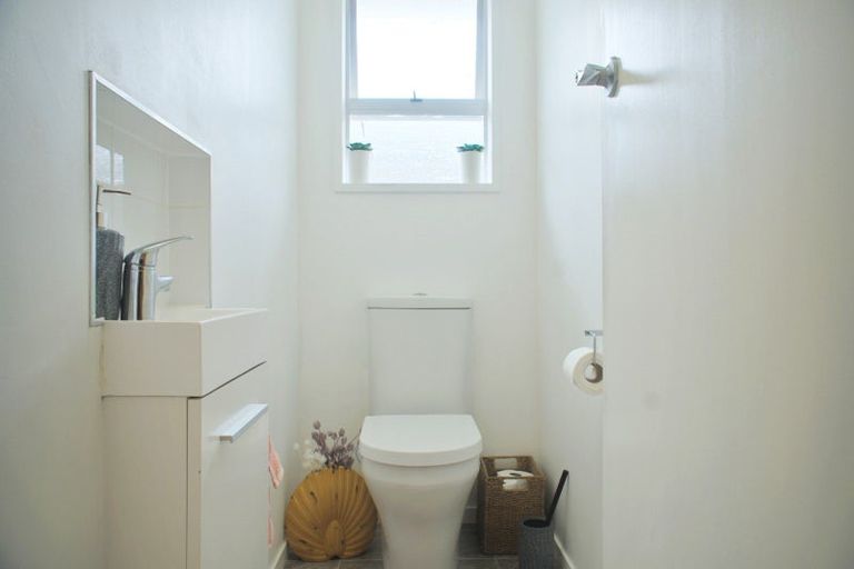 Photo of property in 27 Meadowbrook Drive, Cloverlea, Palmerston North, 4412