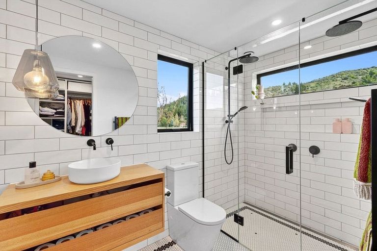 Photo of property in Luggate Park, 32 Cooper Crescent, Luggate, Wanaka, 9383