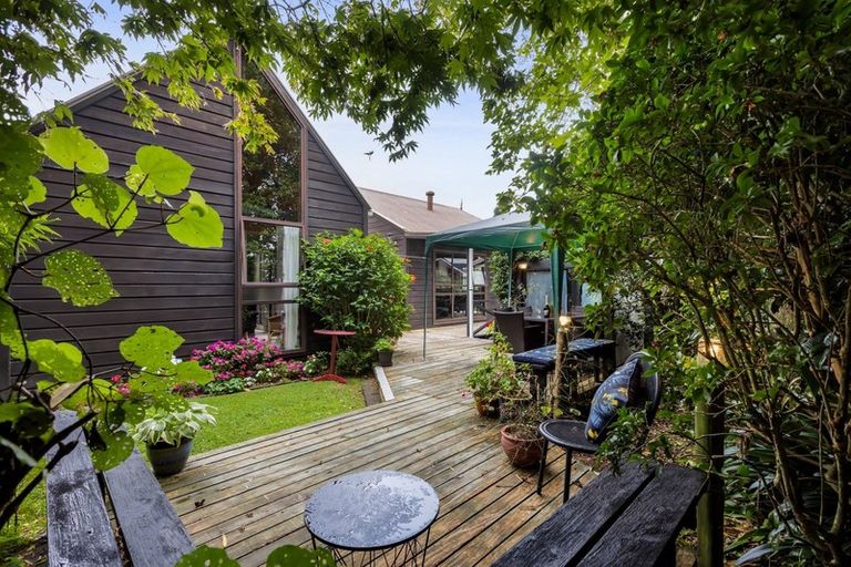 Photo of property in 19a John Guthrie Place, Merrilands, New Plymouth, 4312