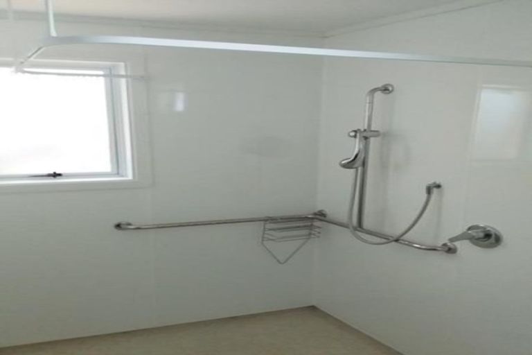 Photo of property in 25 Seaview Road, Marfell, New Plymouth, 4310