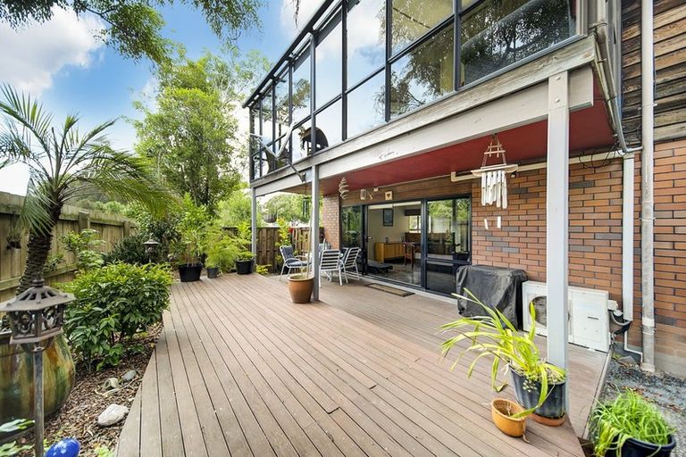 Photo of property in 79 Cascades Road, Pakuranga Heights, Auckland, 2010