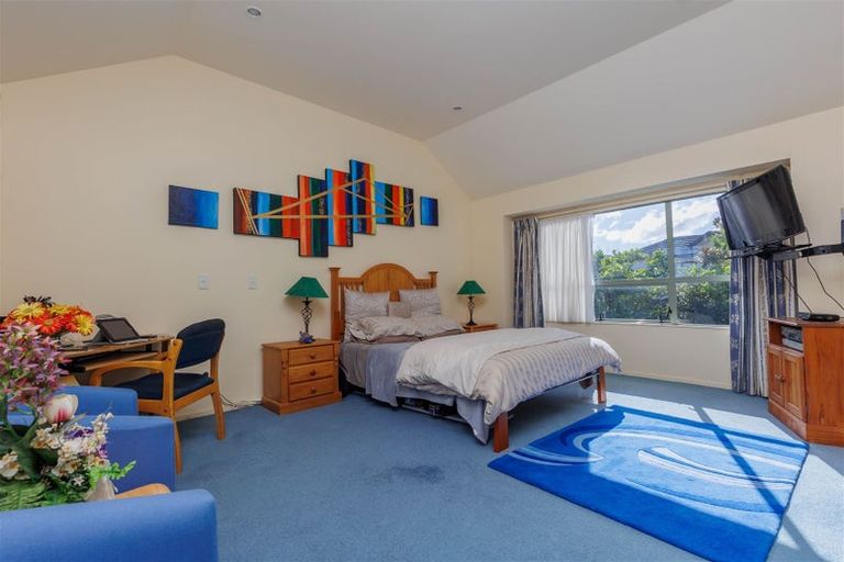 Photo of property in 6 Gresford Place, Churton Park, Wellington, 6037