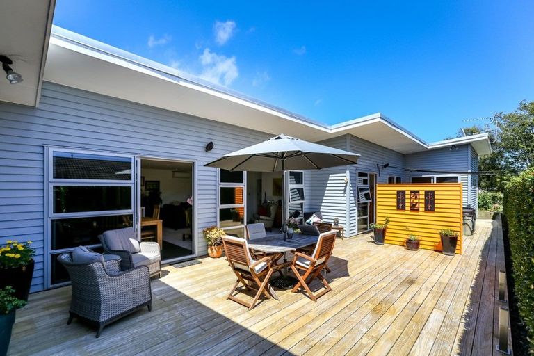 Photo of property in 14 Nursery Place, Westown, New Plymouth, 4310
