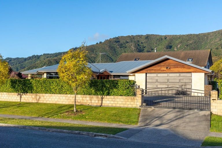 Photo of property in 6 Admiralty Place, Waikawa, Picton, 7220