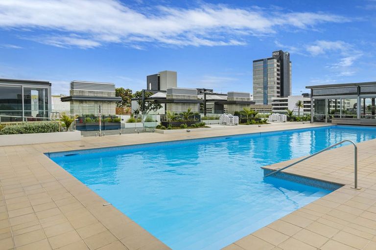 Photo of property in Sentinel Apartments, 905/3 Northcroft Street, Takapuna, Auckland, 0622
