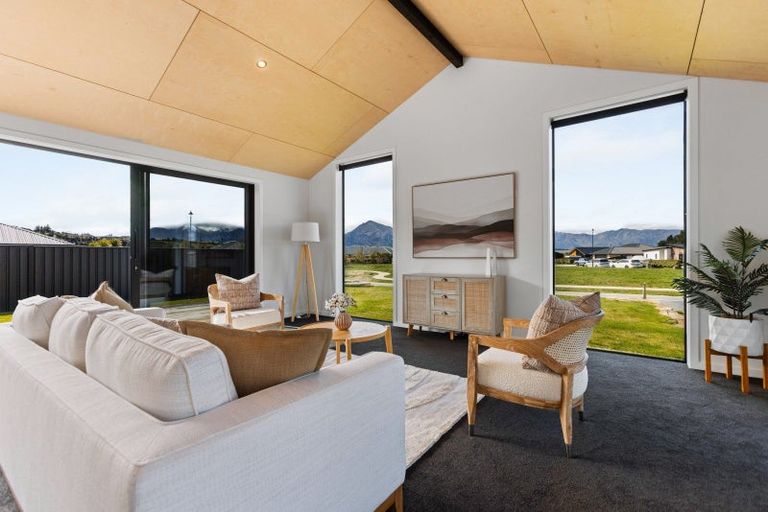 Photo of property in 3 Pepperwood Green, Albert Town, Wanaka, 9305