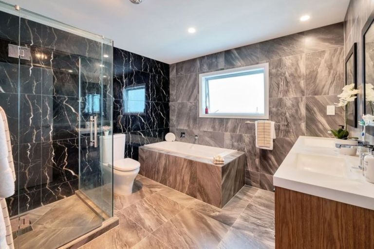 Photo of property in 9 Manu Place, Pinehill, Auckland, 0632