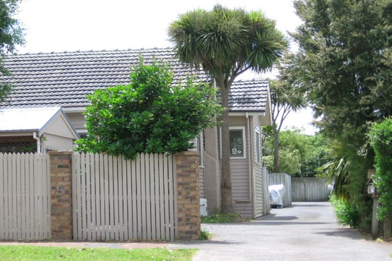 Photo of property in 1/227 Meola Road, Point Chevalier, Auckland, 1022