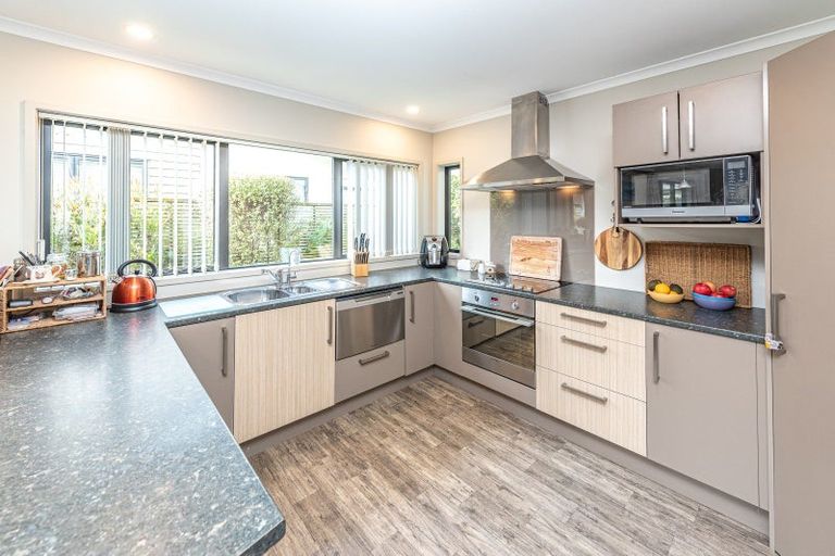 Photo of property in Caversham Park, 2/7 Caversham Road, Westmere, Whanganui, 4501