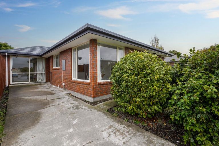 Photo of property in 17 Broadbent Street, Riccarton, Christchurch, 8041
