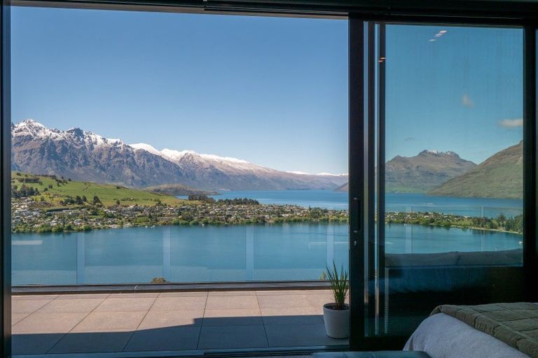 Photo of property in 92 Hensman Road, Queenstown, 9300