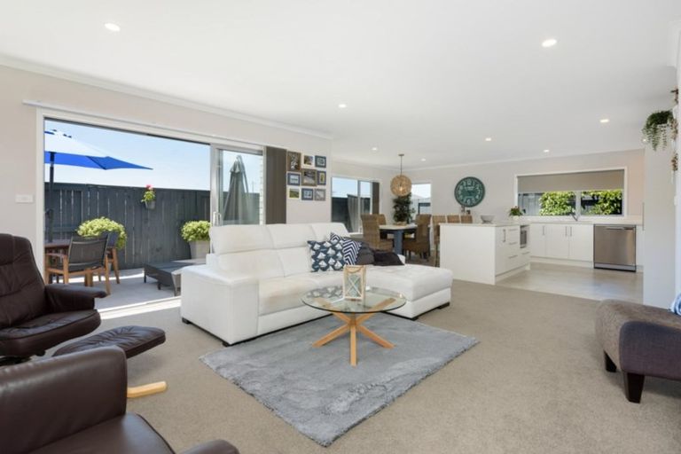 Photo of property in 17 Saddlers Way, Papamoa, 3118