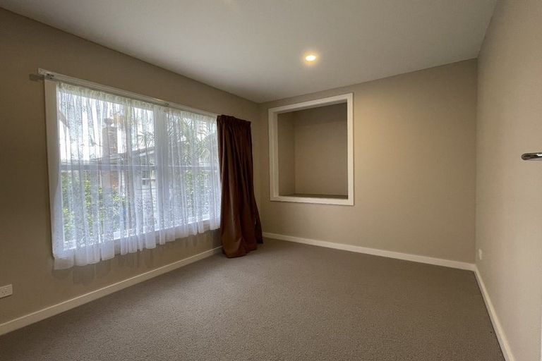 Photo of property in 1/35 Evelyn Place, Hillcrest, Auckland, 0627