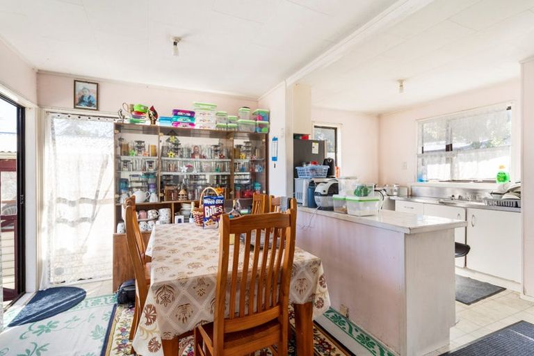 Photo of property in 72 Finlayson Avenue, Clendon Park, Auckland, 2103