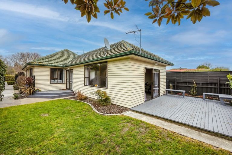 Photo of property in 97 Winters Road, Redwood, Christchurch, 8051