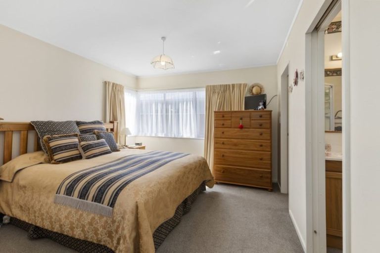 Photo of property in 2/72 Trafalgar Street, Waterloo, Lower Hutt, 5011