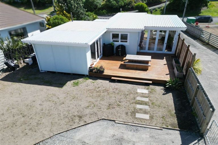 Photo of property in 14 Carthew Terrace, Foxton Beach, Foxton, 4815